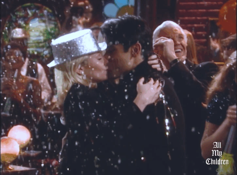 Kelly Ripa and Mark Consuelos kissing on All My Children